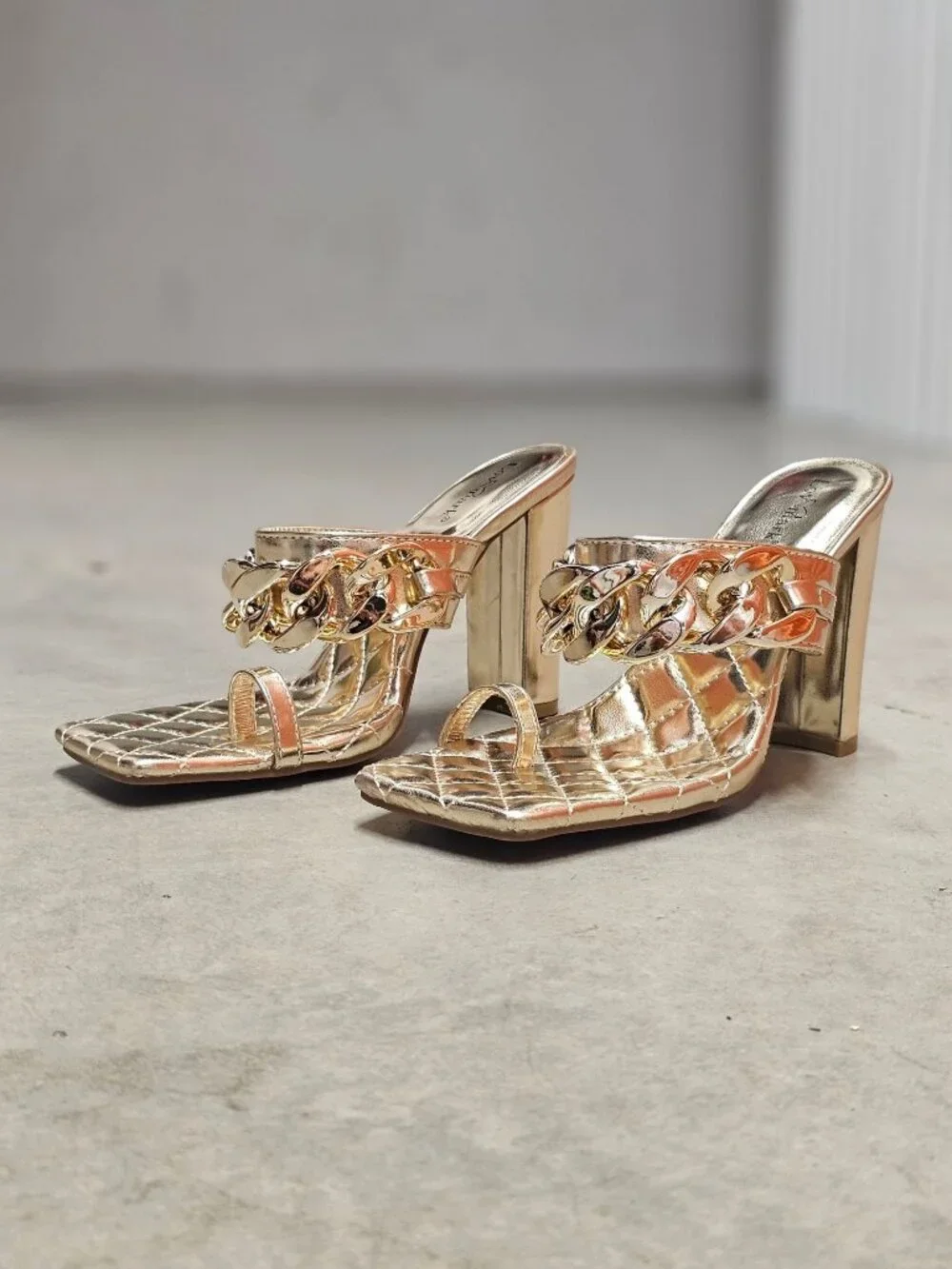 N/A elegant gold